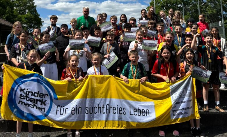 142 Kinder der Albert-Schweitzer Schule zu Gast beim FC Schweinfurt 05